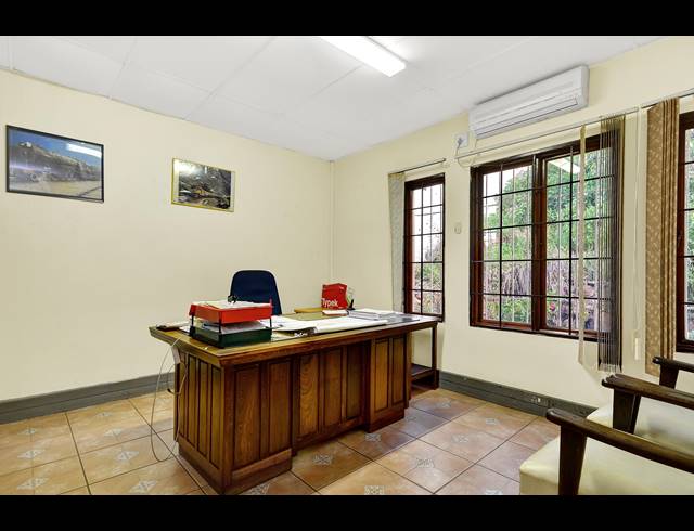 714M² BUSINESS SOLD IN HOUGHTON ESTATE